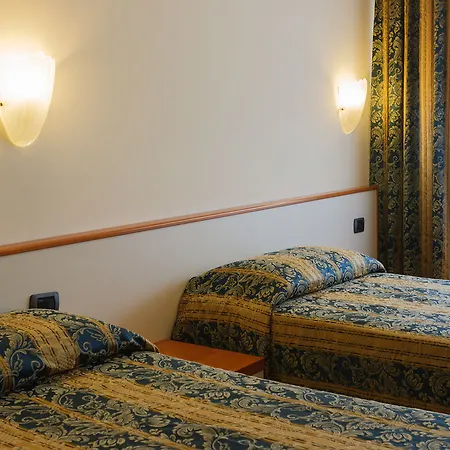 Airmotel Отель Местре